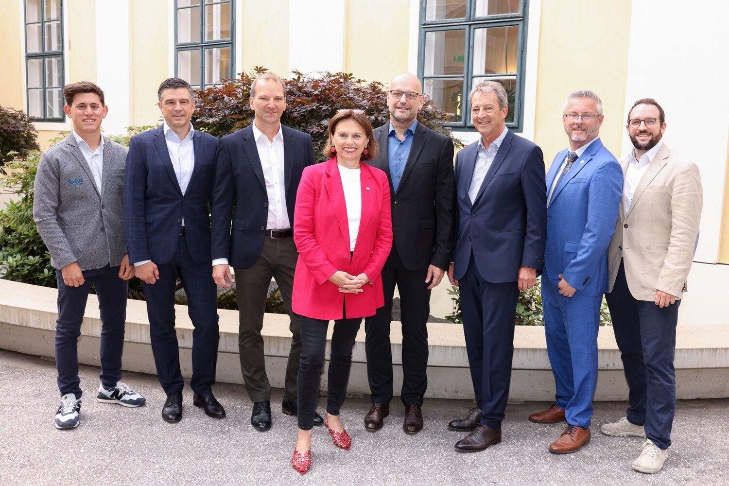 Kamen zum Kohl und Partner Tourismusgespräch in den Apothekertrakt Schönbrunn: Raphael Chrysochoidis, Mario Mayerthaler, Gernot Memmer, Susanne Kraus-Winkler, Hartmut Wimmer, Werner Taurer, Wolfgang Smejkal und Stefan Spitzhofer. © Katharina Schiffl