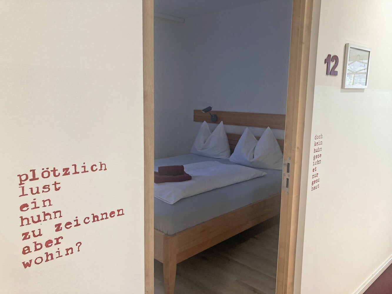 Hotelaufenthalt meets tiefgründige Lebensfragen: Wohin mit dem Huhn?! © H. Koisser