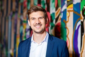 Marco Riederer behandelt in seinem Podcast „Smart Hotel Key“ aktuelle Hotelmanagement-Themen. Die ÖGZ ist regelmäßig zu Gast. © Prodinger