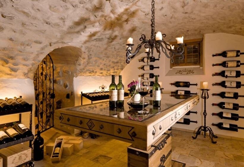 Zwölf Prestige-Champagner im Romantik Hotel die Krone von Lech © Hotel Krone Lech / Wine & Partners