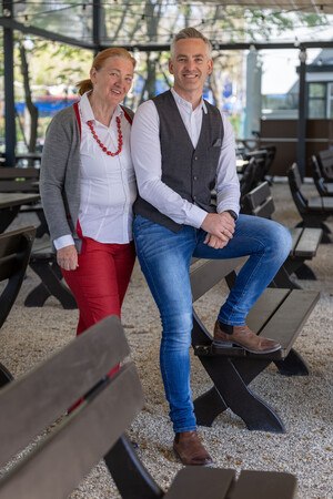 Mama Elisabeth und ihr Sohn Paul Kolarik. © Luftburg